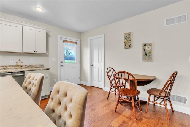 2246 Shannon Mills Dr, Connoquenessing Twp, PA 16053 - dining area featuring light wood-style floors, baseboards, and recessed lighting