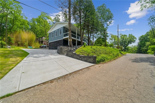 80 Butler St, Valencia Boro, PA 16059 - view of front of property with concrete driveway and a front yard