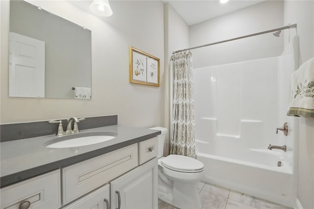 112 Savannah Dr, Lancaster Twp, PA 16037 - bathroom featuring vanity, toilet, and shower / bath combo with shower curtain