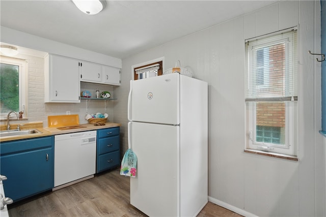 131 Spring Ave, Bellevue, PA 15202 - kitchen featuring white appliances, blue cabinets, a sink, and light wood-style flooring