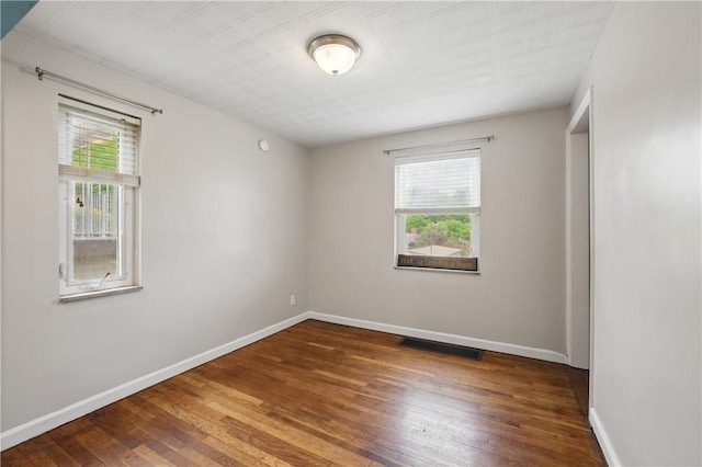 131 Spring Ave, Bellevue, PA 15202 - empty room featuring hardwood / wood-style floors and baseboards