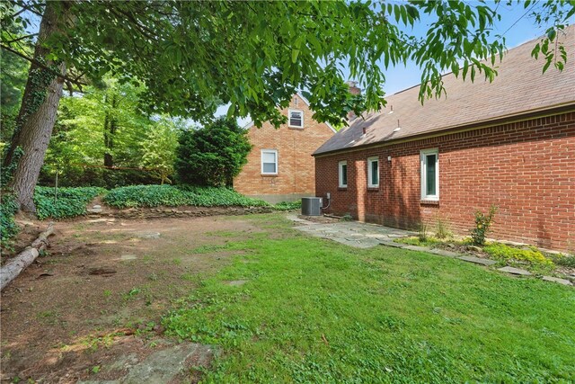 131 Spring Ave, Bellevue, PA 15202 - view of grassy yard with cooling unit and a patio area
