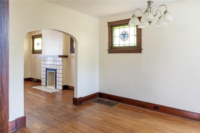 315 Wright St, Mckees Rocks, PA 15136 - unfurnished room featuring baseboards, healthy amount of natural light, wood finished floors, and a chandelier