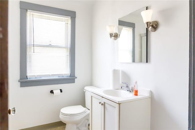 315 Wright St, Mckees Rocks, PA 15136 - bathroom with vanity and toilet