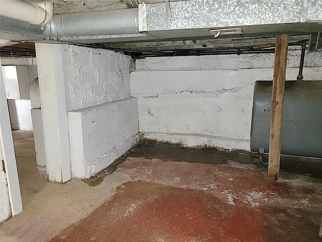 214 Washington Ave, Mount Pleasant Twp Was, PA 15340 - unfinished below grade area with heating fuel