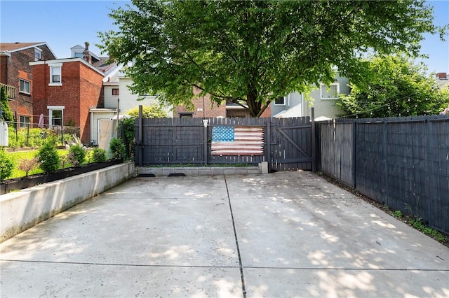 323 44th St, Lawrenceville, PA 15201 - view of gate