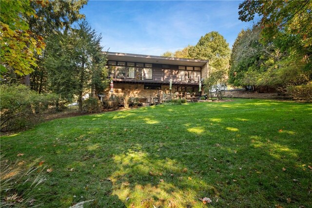 102 Colwyn Rd, Ross Twp, PA 15237 - rear view of house featuring a yard