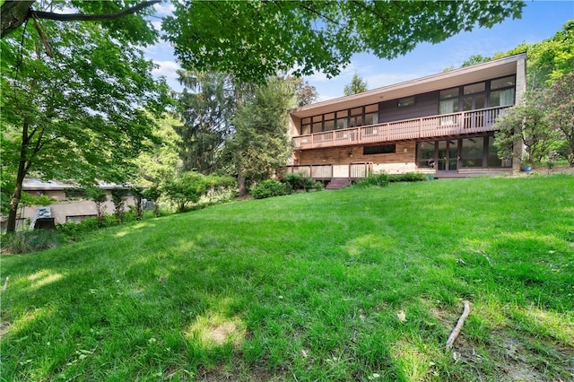 102 Colwyn Rd, Ross Twp, PA 15237 - view of green lawn featuring a sunroom and a deck