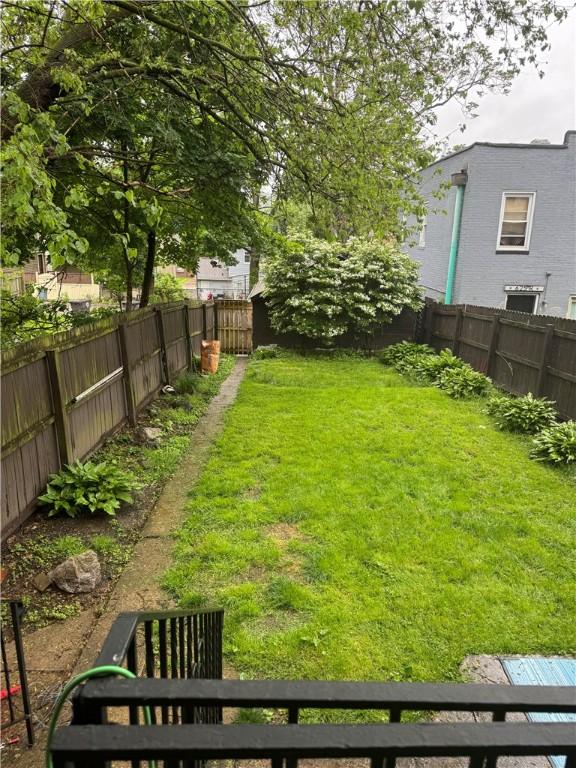 623 5th St, Oakmont, PA 15139 - view of yard