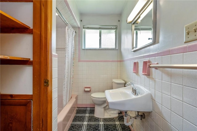 109 Mattier Dr, Ohara, PA 15238 - bathroom with toilet, tile walls, shower / bath combination with curtain, wainscoting, and a sink