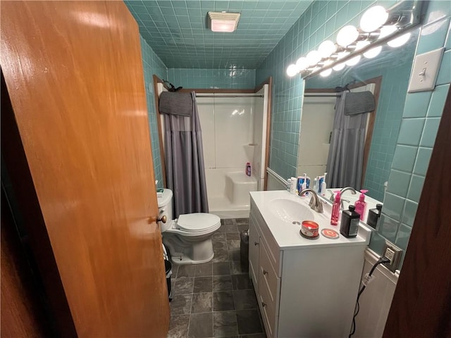 807 Sutton St, Punxsutawney Area School District, PA 15767 - full bathroom featuring tile walls, vanity, toilet, and shower / bath combo