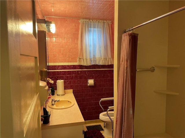 3884 E St, Perry Hilltop, PA 15214 - full bathroom with tile walls, toilet, a shower with curtain, and vanity