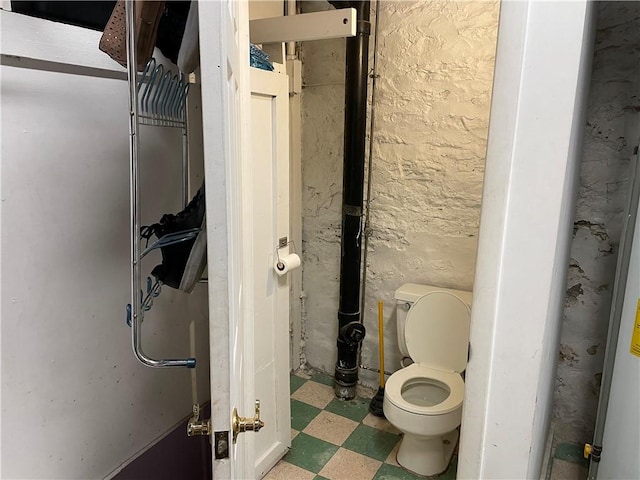 3884 E St, Perry Hilltop, PA 15214 - bathroom with tile patterned floors and toilet