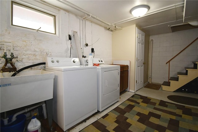 21 Leon Rd, Green Tree, PA 15220 - laundry room with washing machine and dryer and concrete block wall