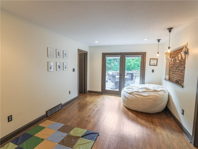464 Avon Dr, Mt Lebanon, PA 15228 - sitting room featuring wood finished floors, baseboards, and recessed lighting