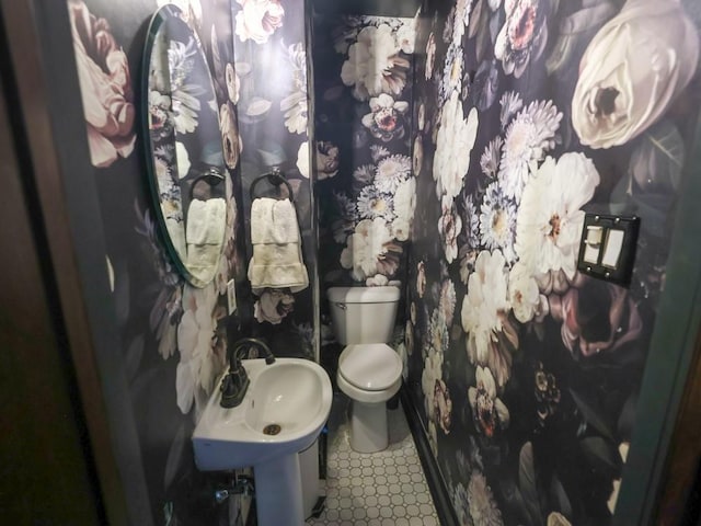 464 Avon Dr, Mt Lebanon, PA 15228 - bathroom featuring toilet and tile patterned floors