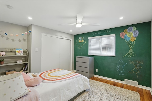 1450 Mohican Dr, Mt Lebanon, PA 15228 - bedroom featuring wood finished floors, ceiling fan, a closet, recessed lighting, and baseboards