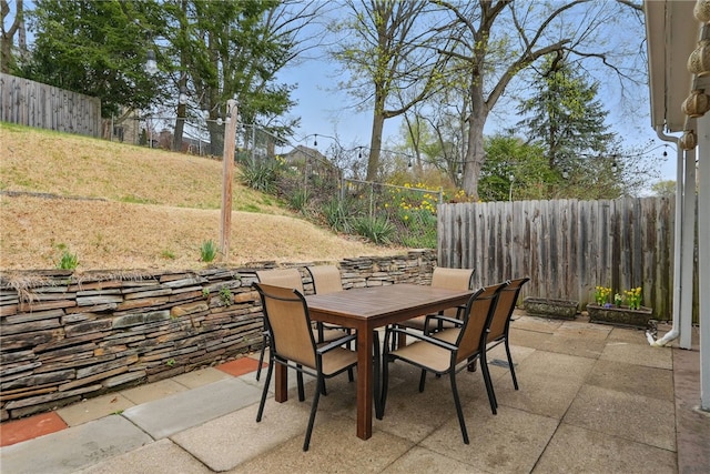 1450 Mohican Dr, Mt Lebanon, PA 15228 - view of patio featuring outdoor dining area