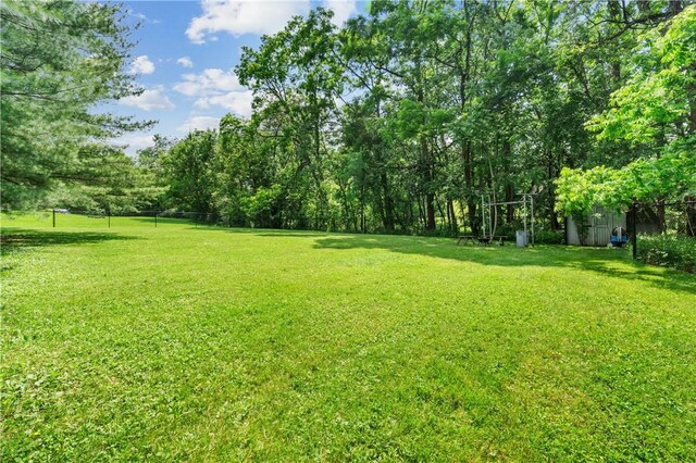4041 Second St, Hempfield Twp Wml, PA 15642 - view of grassy yard