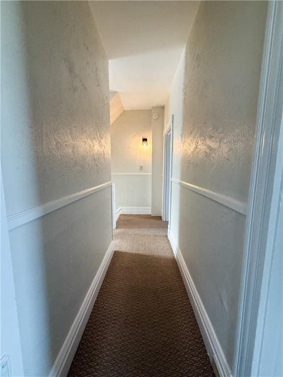 610 Southern Ave, Mt Washington, PA 15211 - corridor with light carpet and vaulted ceiling