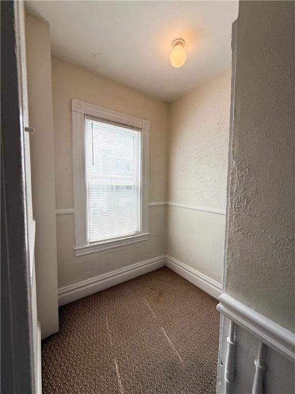 610 Southern Ave, Mt Washington, PA 15211 - carpeted empty room with a textured wall and baseboards