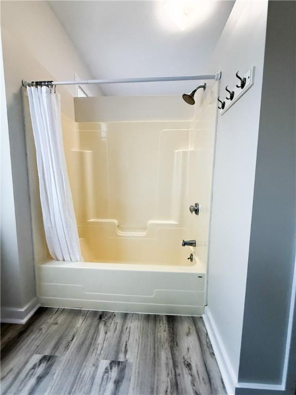 610 Southern Ave, Mt Washington, PA 15211 - bathroom with shower / tub combo, wood finished floors, and baseboards
