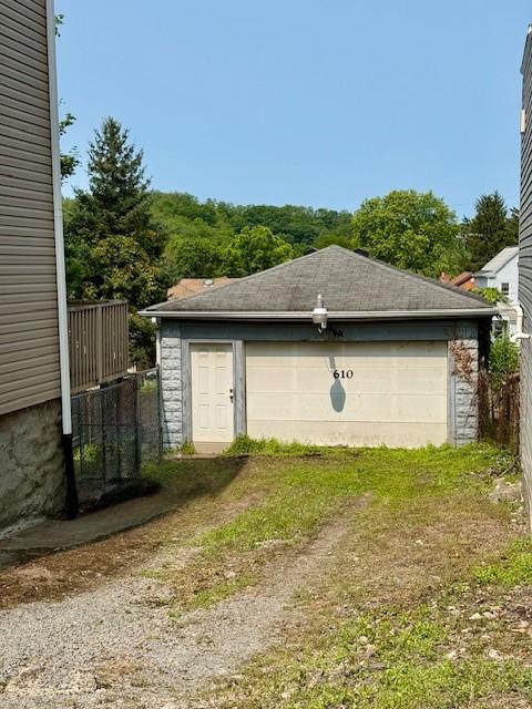 610 Southern Ave, Mt Washington, PA 15211 - view of detached garage