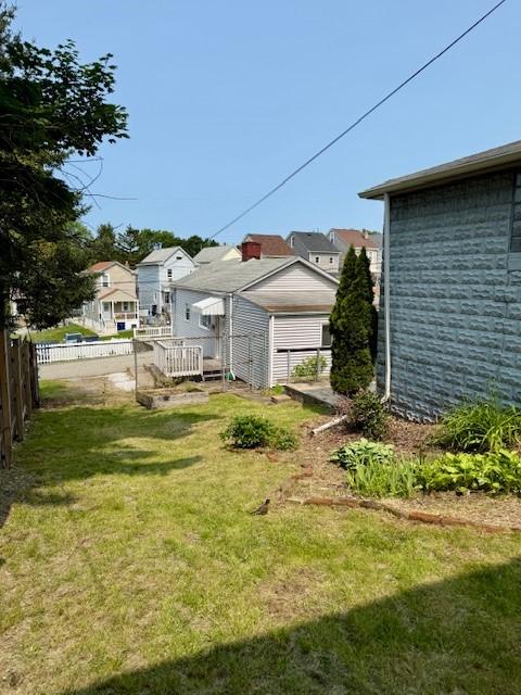 610 Southern Ave, Mt Washington, PA 15211 - view of yard with a residential view