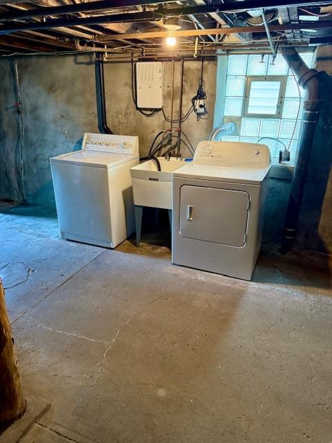 610 Southern Ave, Mt Washington, PA 15211 - laundry area with washing machine and clothes dryer