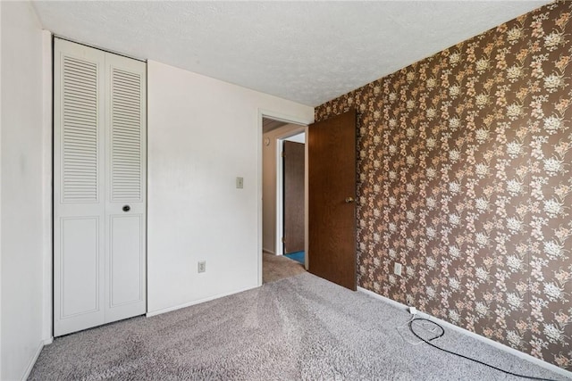 211 Old Meadow Dr, Hempfield Twp Wml, PA 15601 - unfurnished bedroom featuring carpet flooring, a textured ceiling, a closet, and baseboards