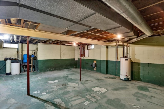 17 Lakeview Dr, Lackawannock Twp, PA 16159 - basement featuring gas water heater, a water softener system, and a water pressure tank