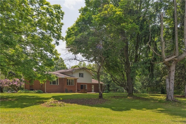 17 Lakeview Dr, Lackawannock Twp, PA 16159 - view of green lawn