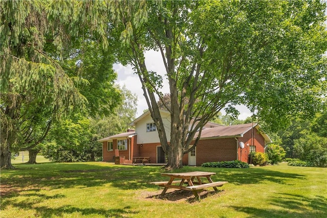 17 Lakeview Dr, Lackawannock Twp, PA 16159 - view of grassy yard