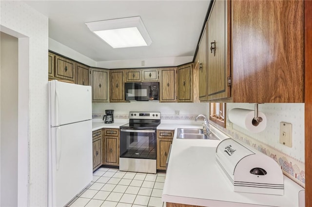 190 Pineview Dr, Pine Twp Nal, PA 15090 - kitchen featuring freestanding refrigerator, black microwave, stainless steel electric range oven, a sink, and light countertops