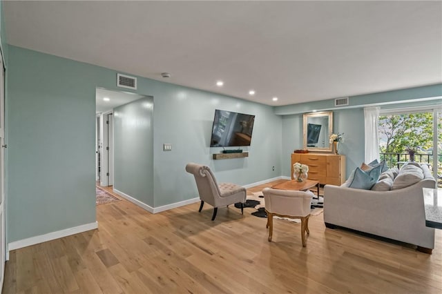 611 N Calais Dr Unit 4212, Mccandless, PA 15237 - living room featuring light wood-type flooring, baseboards, and recessed lighting