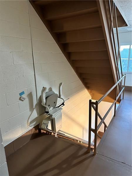 1326 6th Ave Unit 401, Beaver Falls, PA 15010 - detailed view of concrete block wall