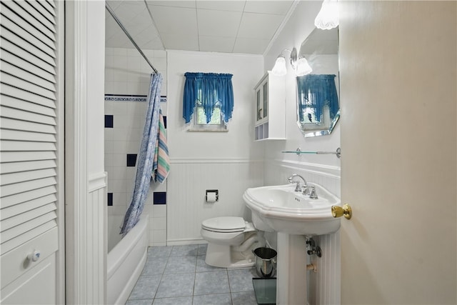 131 Howley Ave, Chippewa Twp, PA 15010 - bathroom with toilet, tile patterned flooring, shower / tub combo with curtain, wainscoting, and ornamental molding