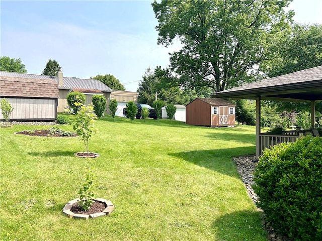 206 Richards Dr, Derry Twp, PA 15650 - view of green lawn