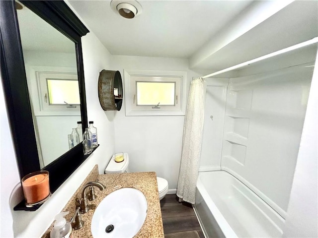 206 Richards Dr, Derry Twp, PA 15650 - full bath with toilet, wood finished floors, baseboards, shower / bath combination with curtain, and vanity