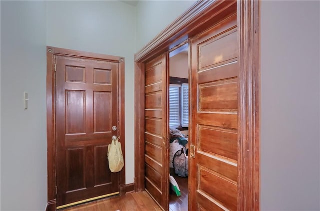 21 S Harrison Ave, Bellevue, PA 15202 - foyer with wood finished floors and baseboards