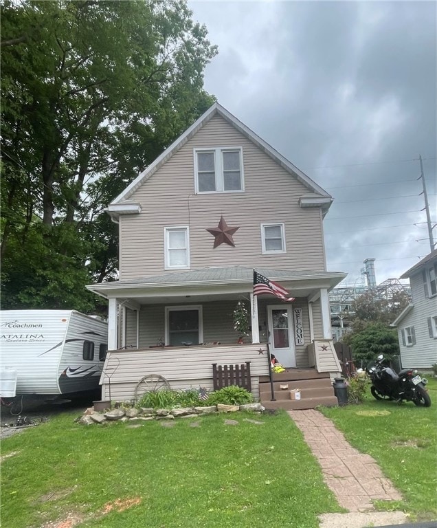 225 Park St, Grove City Boro, PA 16127 - traditional style home featuring covered porch and a front lawn