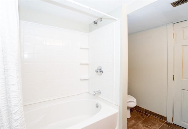 710 Beaver St, Leetsdale, PA 15056 - full bathroom featuring toilet, shower / bath combo with shower curtain, tile patterned flooring, and baseboards
