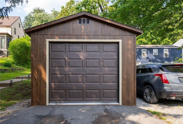 710 Beaver St, Leetsdale, PA 15056 - detached garage with asphalt driveway