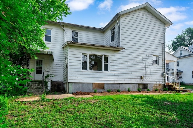 330 N Elm St, City Of But Nw, PA 16001 - view of side of property with entry steps and a yard
