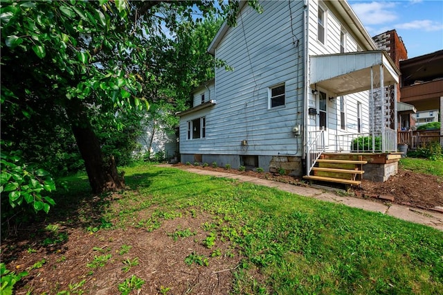 330 N Elm St, City Of But Nw, PA 16001 - view of property exterior with a yard