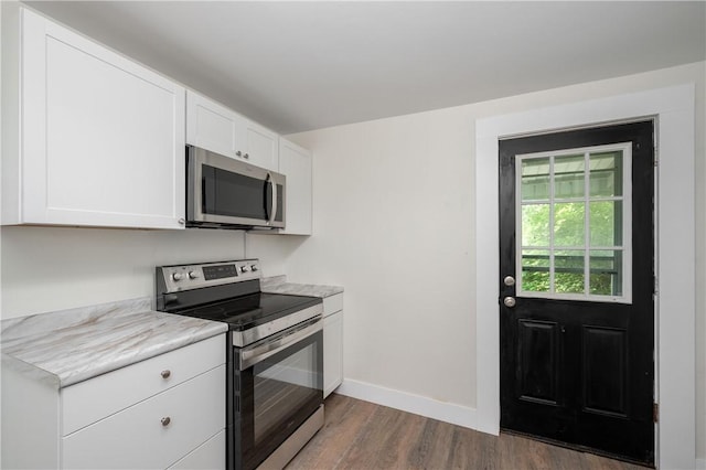 330 N Elm St, City Of But Nw, PA 16001 - kitchen featuring appliances with stainless steel finishes, dark wood-type flooring, baseboards, light countertops, and white cabinetry