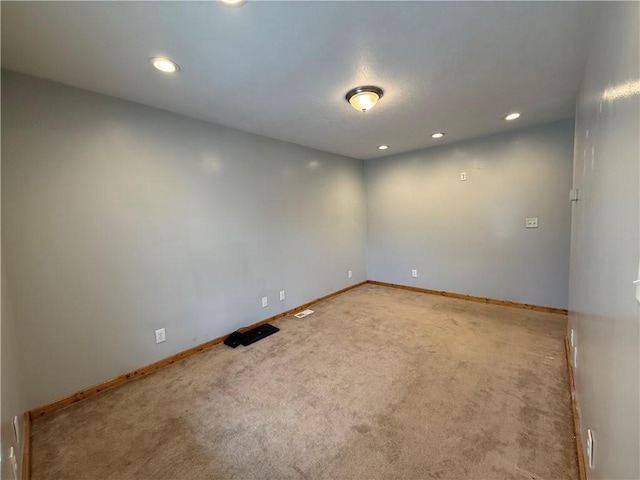 635 Valley St, Oakmont, PA 15139 - carpeted empty room featuring baseboards and recessed lighting