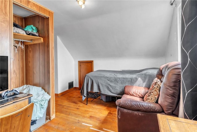 439 Ford St, West Mifflin, PA 15122 - bedroom featuring light wood-type flooring and lofted ceiling