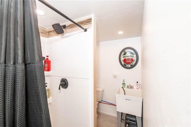 198 Gastown Rd, Plumcreek Twp, PA 15774 - bathroom with a shower with shower curtain, toilet, recessed lighting, and a sink
