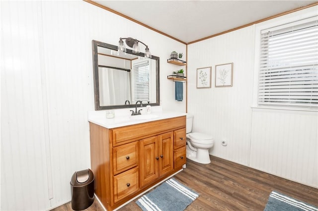 198 Gastown Rd, Plumcreek Twp, PA 15774 - full bath featuring toilet, vanity, wood finished floors, and ornamental molding